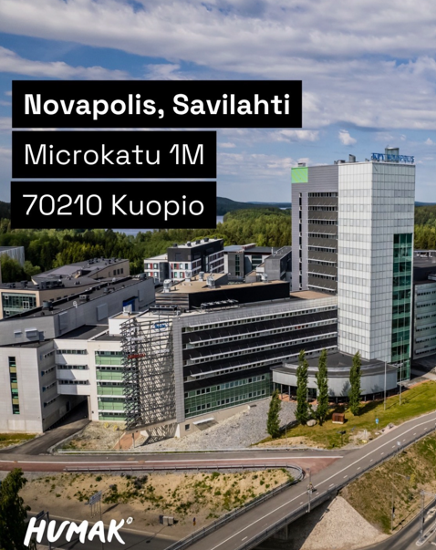 Valokuva Kuopion kampuksesta. Teksti: Novapolis, Savilahti, Microkatu 1M, 70210 Kuopio.
