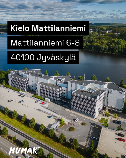 Valokuva Jyväskylän kampuksesta. Teksti: Kielo Mattilanniemi, Mattilanniemi 6-8, 40100 Jyväskylä.